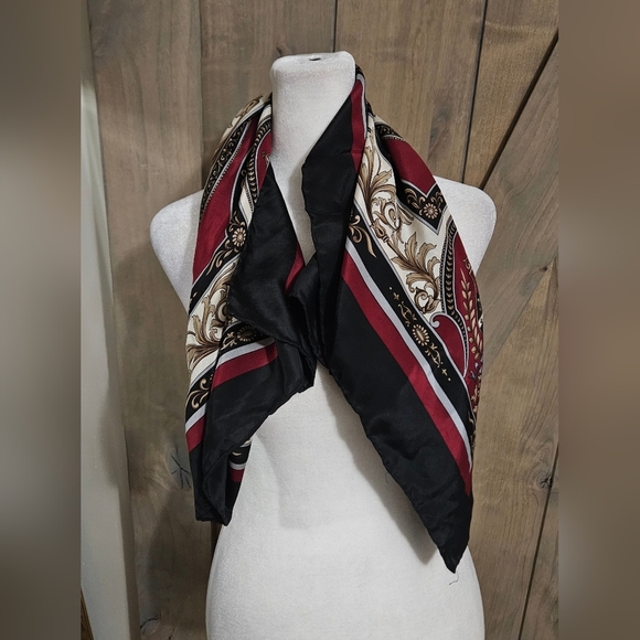 Vintage 1980s Silk Heraldic Shield Versace Style Large Sqaure Scarf. Red/Black. - Picture 10 of 11